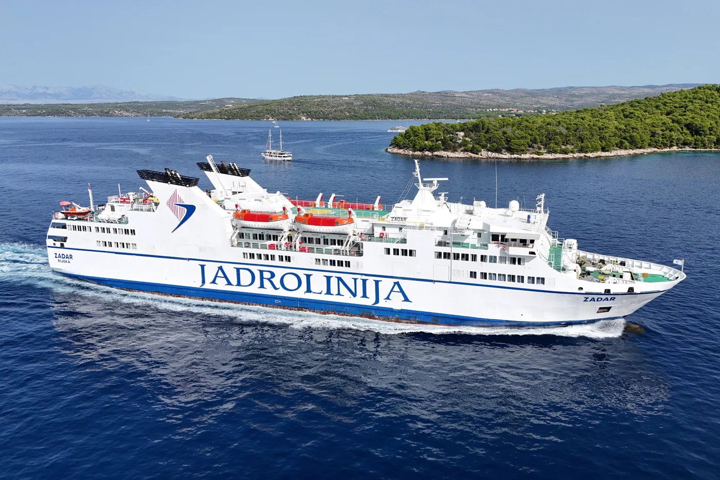 Jadrolinijin trajekt Zadar na otvorenom moru